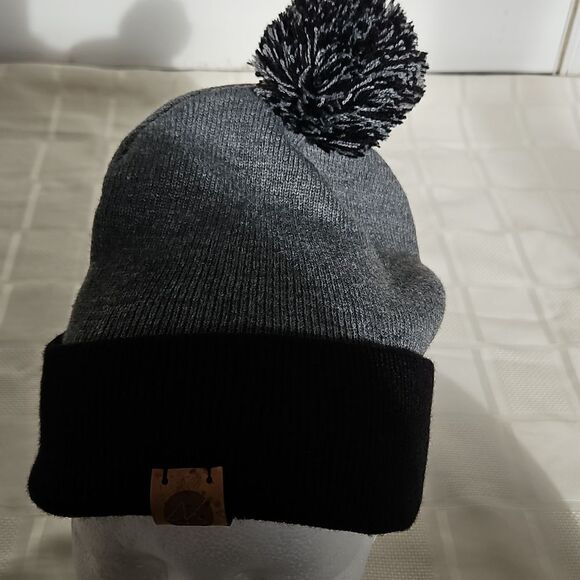 Oakley Women's Gray and Black Pom-Pom Beanie Hat One Size - Picture 5 of 16